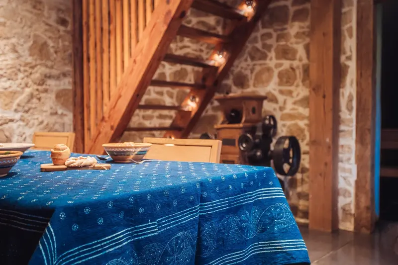 Antique Wax-Resist Indigo Tablecloth – Hungarian Hemp – Tw138 1