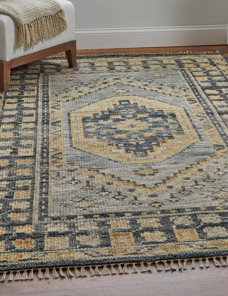 Barraza Persian-Inspired Hand-Knotted Wool Rug 1