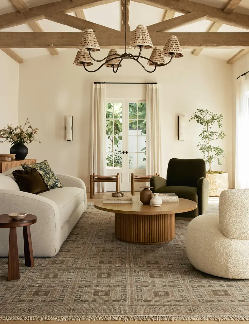 Delina Luxury Wool Rug, Hand-Knotted Detailing 1