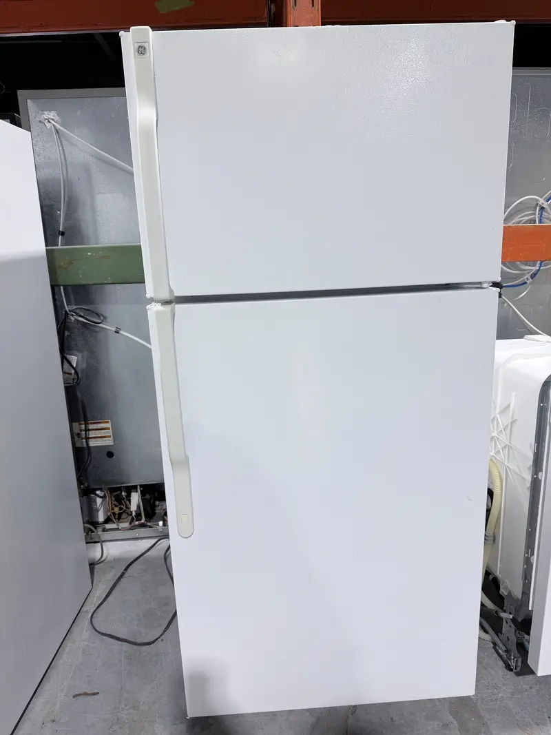 Ge 28-Inch Top-Freezer Refrigerator, White, 16 Cu. Ft., Model Gth16Dbedrww – Refurbished 1