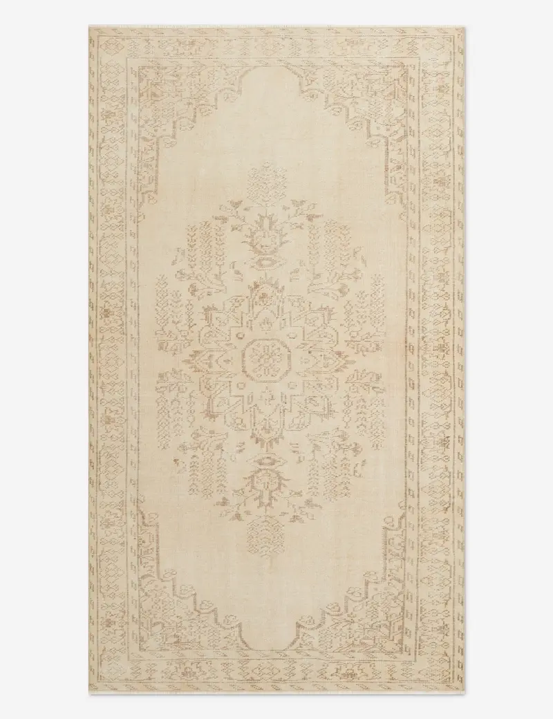 Refined Turkish Hand-Knotted Rug — 5'3" X 9'5" 1