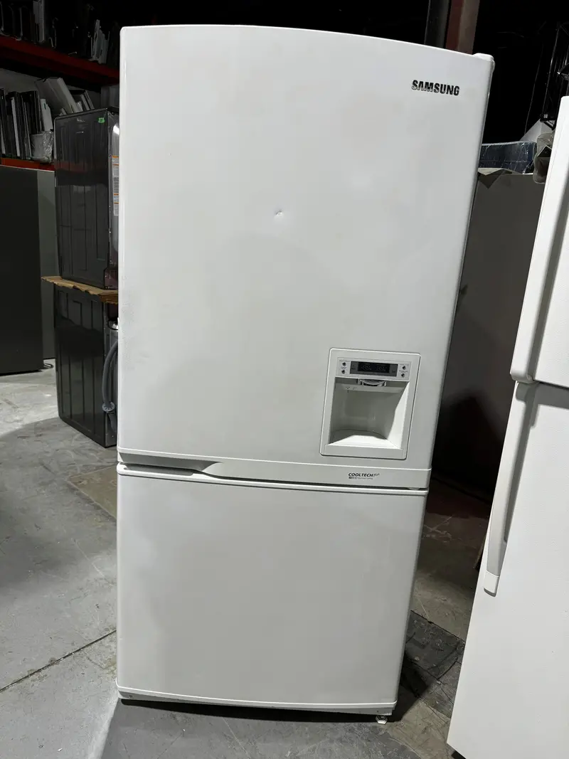 Samsung 32-Inch White Bottom-Freezer Refrigerator (Model Sr-L629Ev) – Refurbished 1